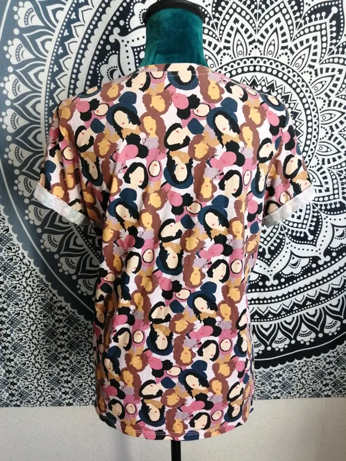 Tee-shirt beige à motifs visages de femmes / kiabi / (L) - photo numéro 4