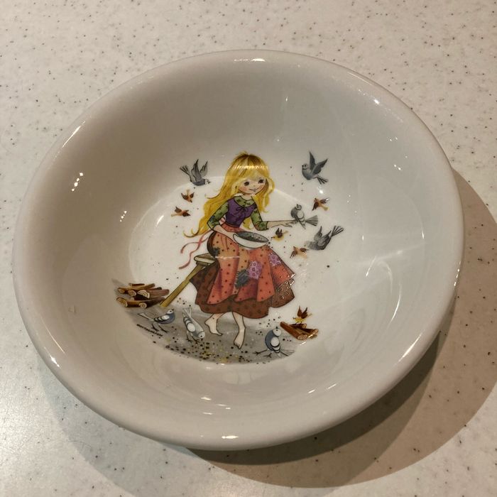 Assiette 17 x4 cm en porcelaine