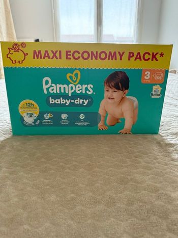 Carton de couche taille 3 Pampers 136 couches.