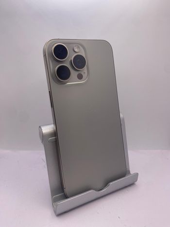 I P h o n e 16 pro max