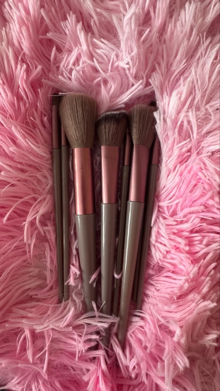 Set de 8 pinceaux maquillage – neuf - photo numéro 3