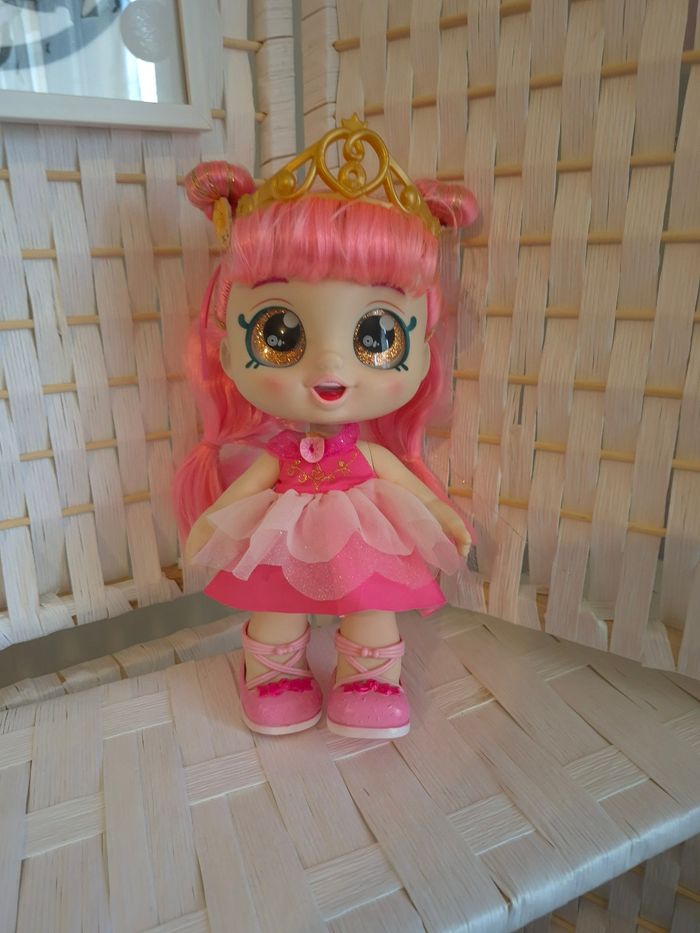 Jolie poupée Kindi Kids Bella Bow Tenue de Princesse Rose