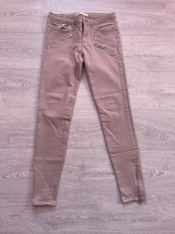 jeans couleur taupe