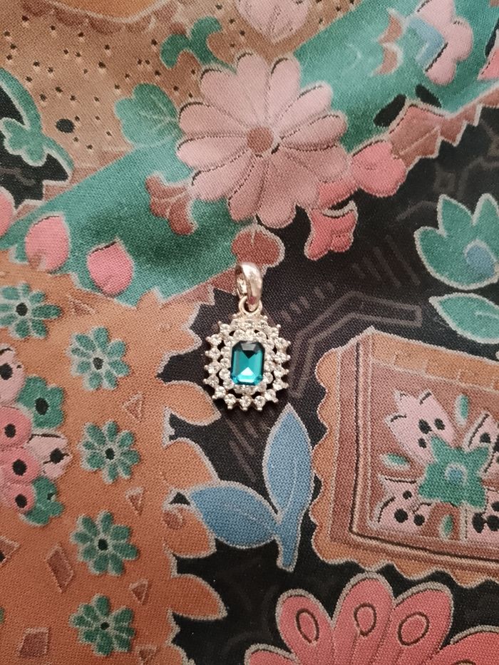 pendentif en acier doré et strass b Bobbio bleues/translucides neuf. - photo numéro 2