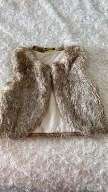 Gilet sans manche fausse fourrure
