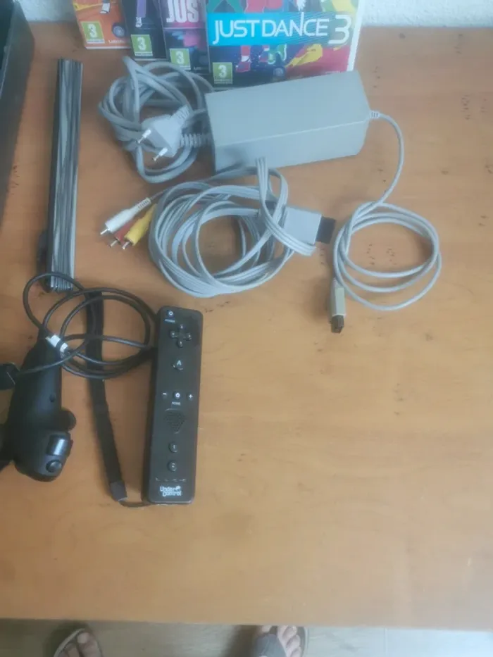 Wii noire +2 manettes +4 jeux - photo numéro 4