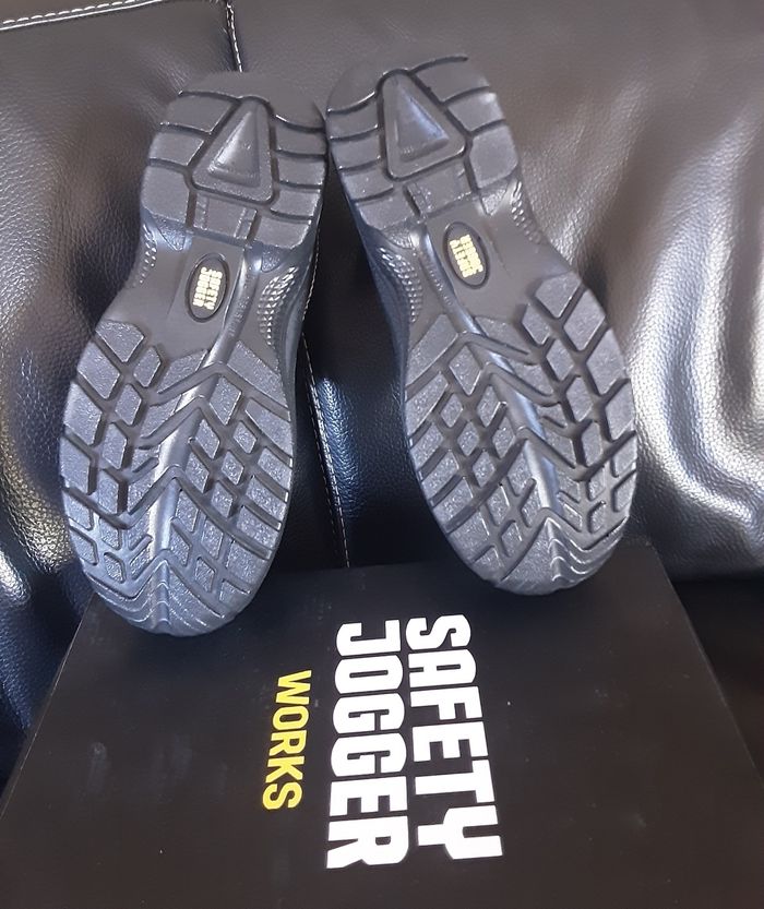 Chaussure de sécurité neuve - photo numéro 4