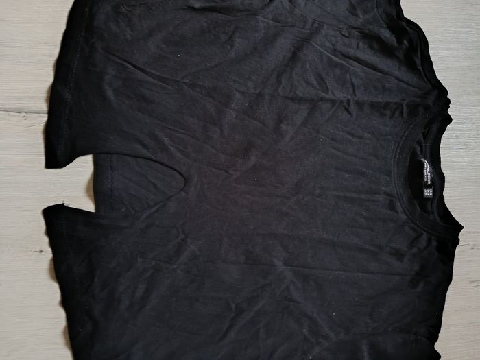 Tee-shirt marque Bershka taille S - photo numéro 2