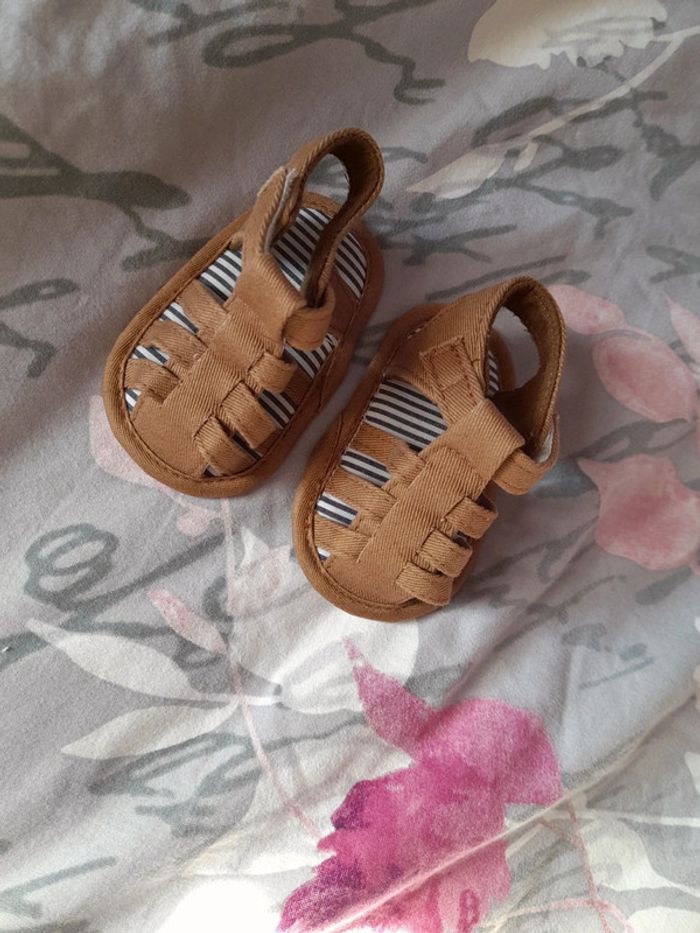 Chaussures été bébé neuves