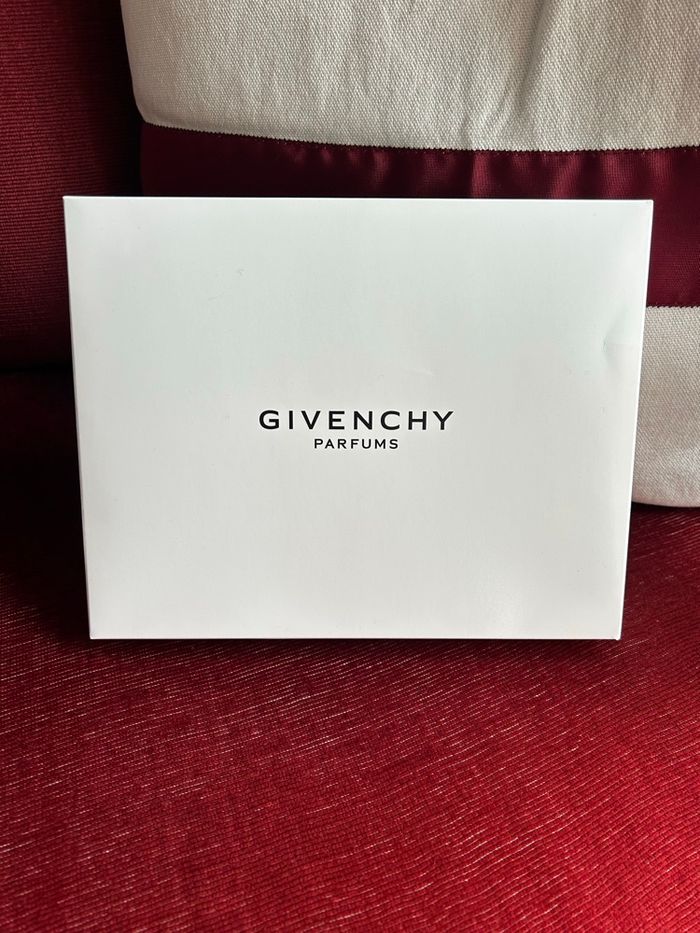 🖤 Trousse/Pochette Givenchy Parfums Neuve - Monogramme Noir 🖤 - photo numéro 4