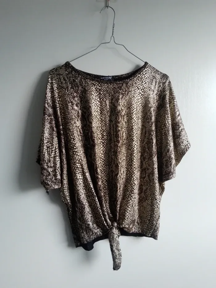 Top noir imprimé python doré