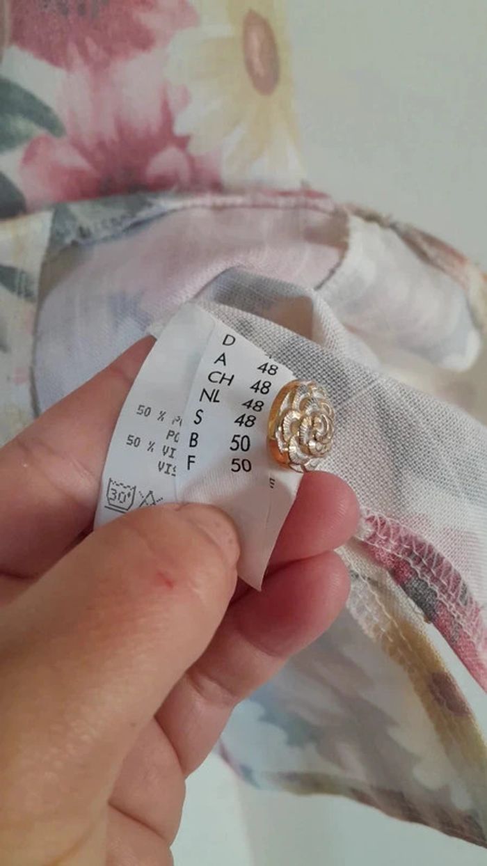 Veste fleurie Taille 50 - photo numéro 3