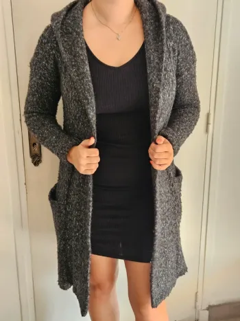 Gilet long gris à capuche