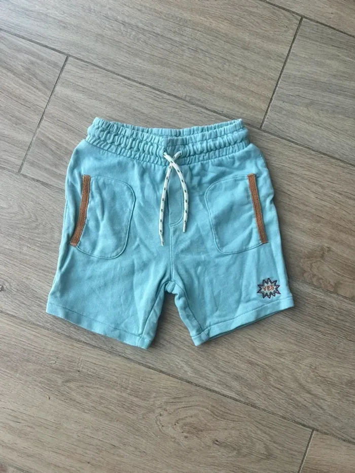 Short tape à l’œil