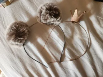 Lot serre tête couronne + pompons
