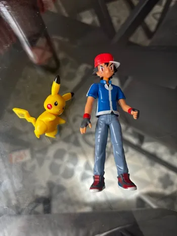 Figurine Sacha et pikachu Tomy 2015