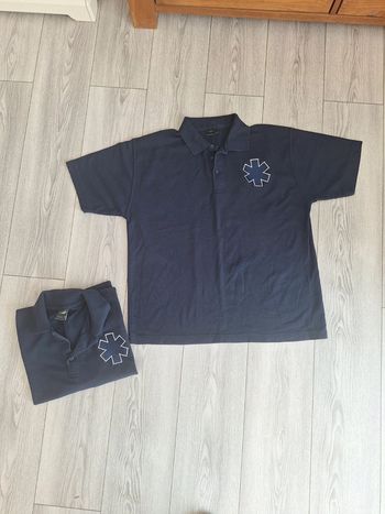 2 polos bleu marine ambulancier taille 2 XL