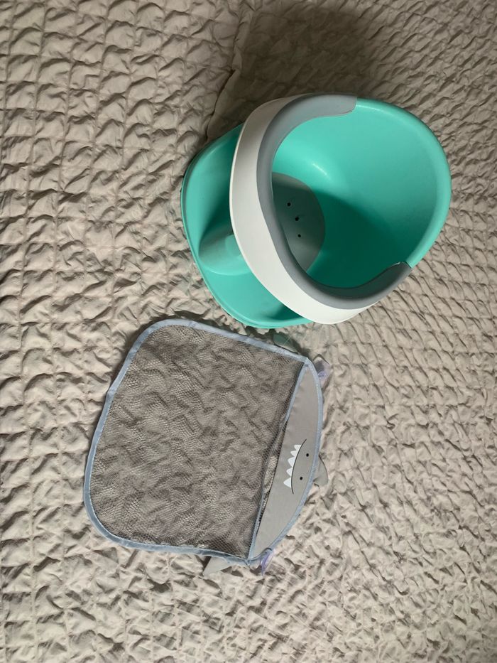 Siège et rangement pour le bain