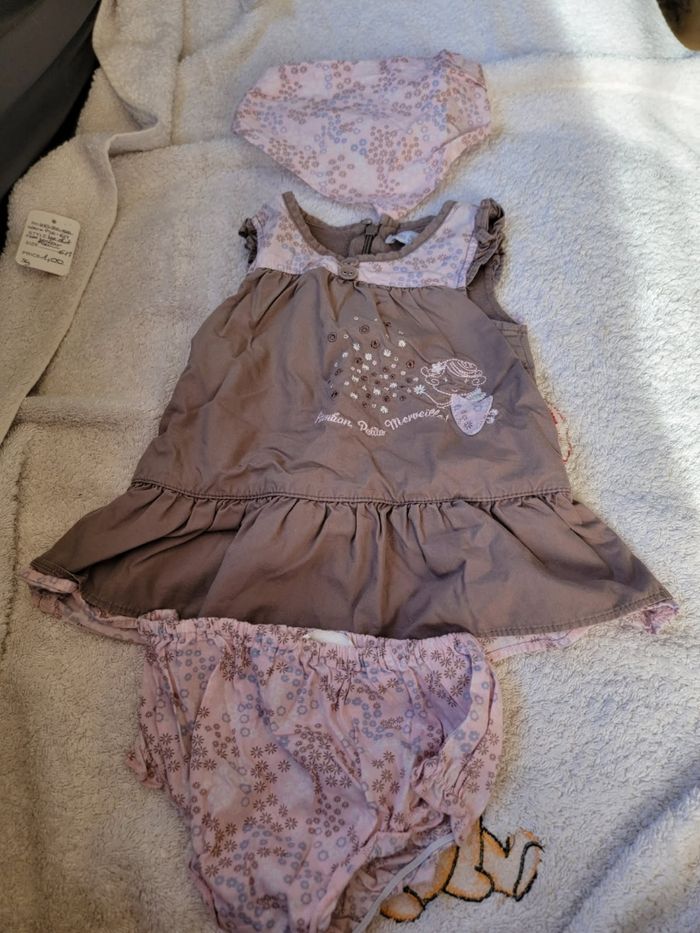 Robe complète avec cache couche et bandana 3 mois