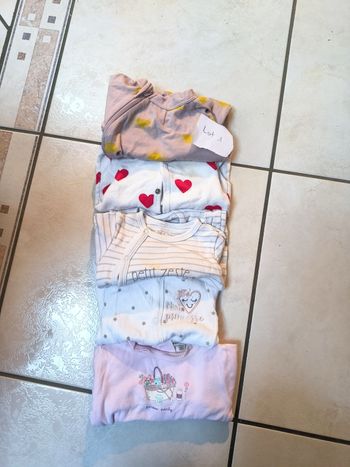 Lot pyjamas/grenouillères mi saison 1 mois
