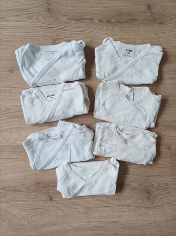 Lot de 7 bodies ML 1 mois