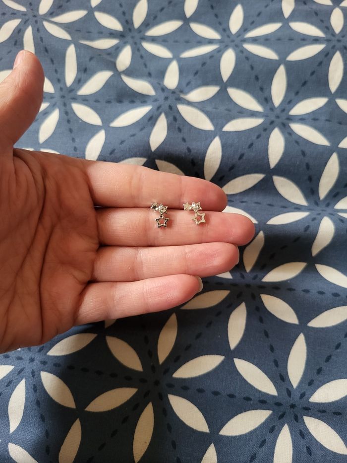 Petites boucles d'oreilles étoiles