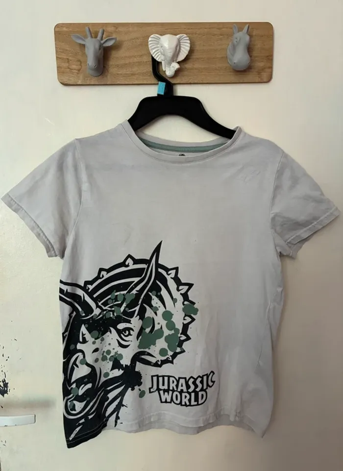 T-shirt manches courtes dinosaure, 10 ans, Jurassic world.