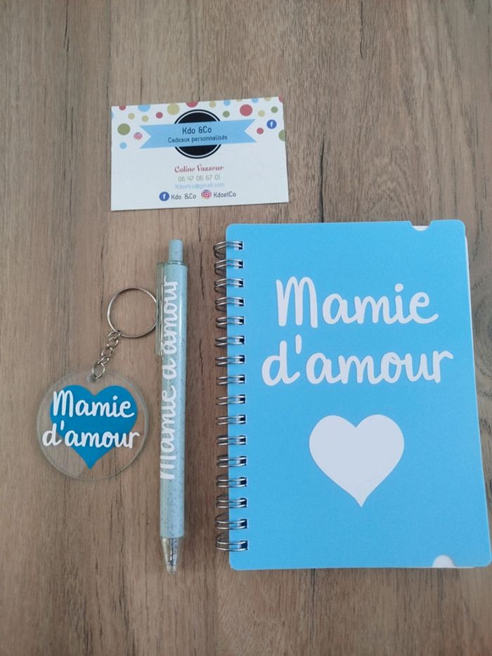 Ensemble carnet stylo et porte-clés mamie d'amour
