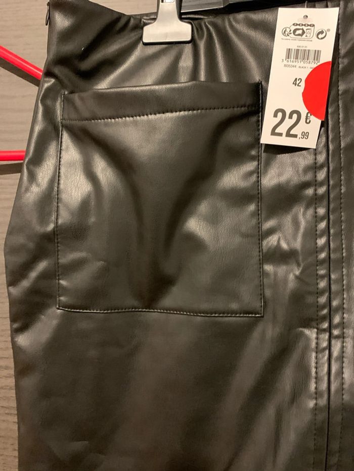 Jupe courte - photo numéro 3