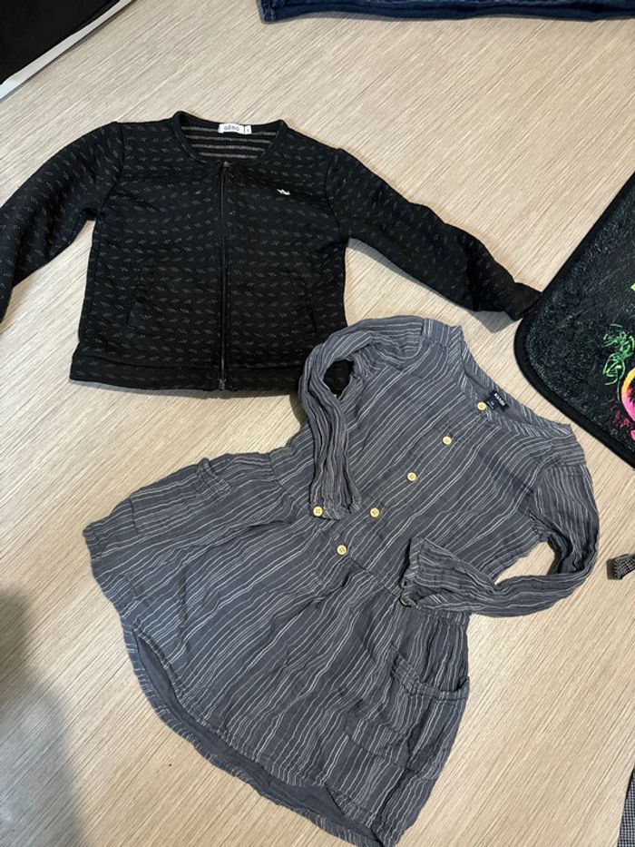Ensemble robe gilet 5 ans très bon état