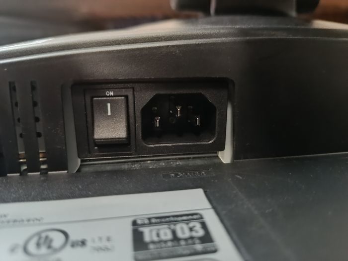 Écran Samsung , clavier HP , câbles d'alimentation - photo numéro 6