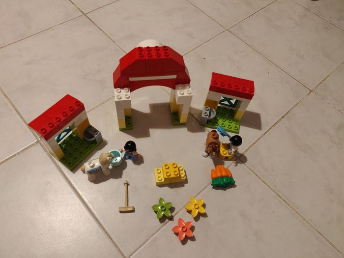 Lego Duplo 10951  écurie et chevaux en très bon état - photo numéro 2