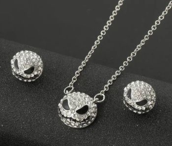 Bijoux collier et boucles d'oreilles