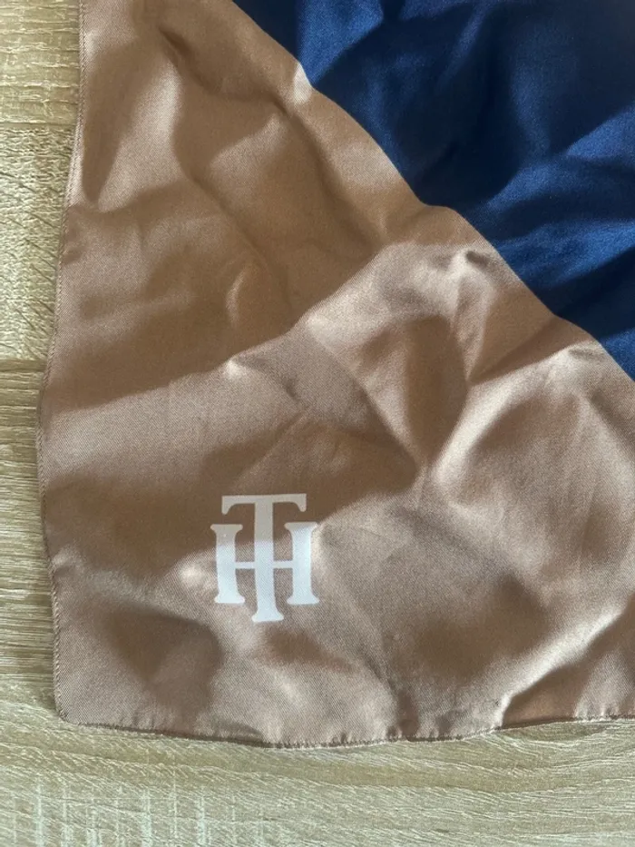 Carré de soi Tommy Hilfiger - photo numéro 2