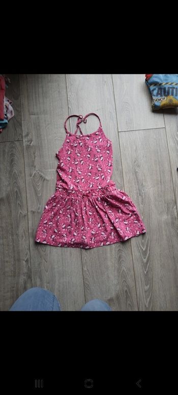 Robe neuve taille 5ans