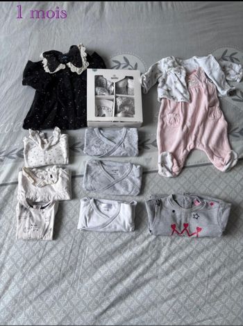 Lot de vêtements fille 1 mois