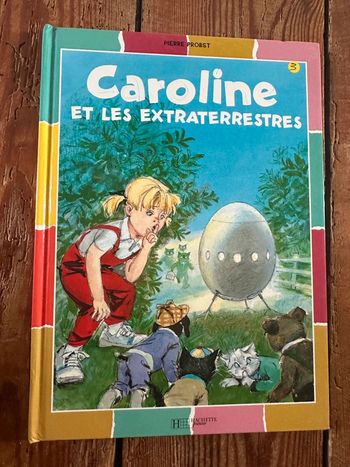 Caroline et les extraterrestres livre bd album Pierre Probst bords colorés
