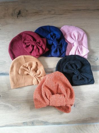 Lot 6 bonnets