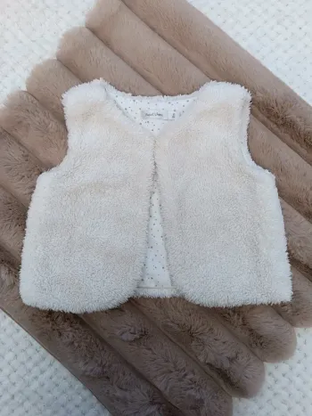 🔸Gilet Sans Manches Blanc Moumoute Fille - Bout'chou 9 Mois🔸