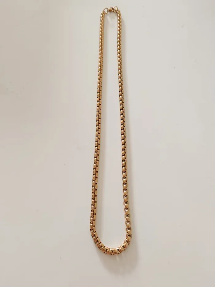 Collier chaîne gourmette dorée à maillons carrés 💎 Élégance vintage, tendance - photo numéro 2