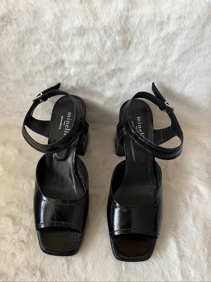 Sandales noires vernis en cuir avec bride Minelli, talons 9 cm, pointure 41 - photo numéro 5
