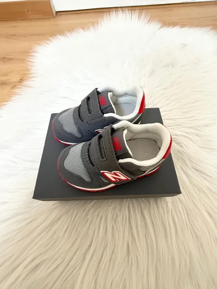 Baskets New Balance bébé – Taille 20,5 – gris/rouge – Neuf avec étiquette - photo numéro 15