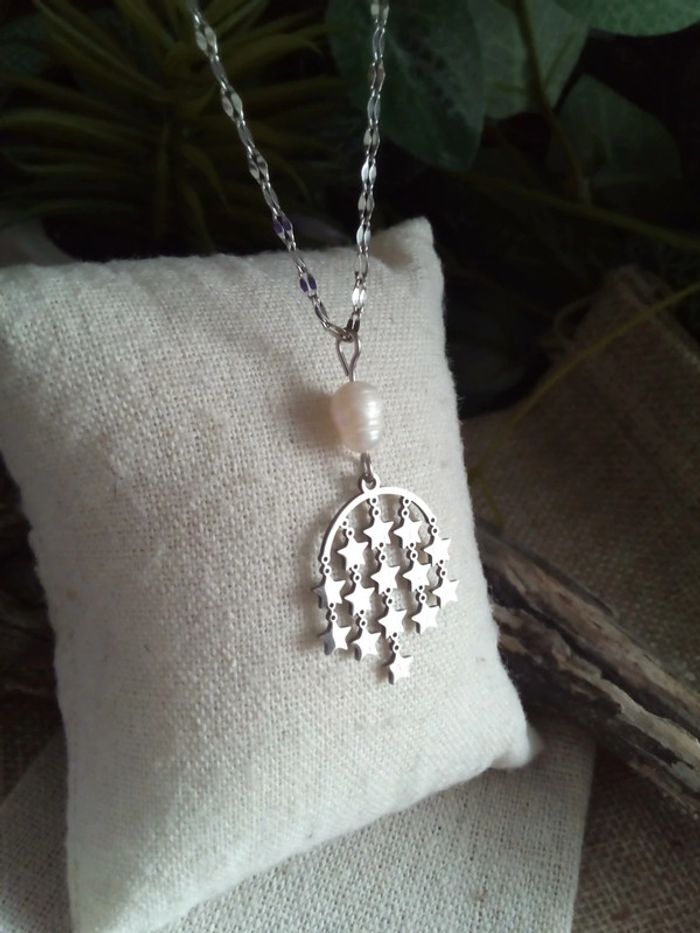 Collier pendentif pluie d'étoiles et perle d'eau douce naturelle