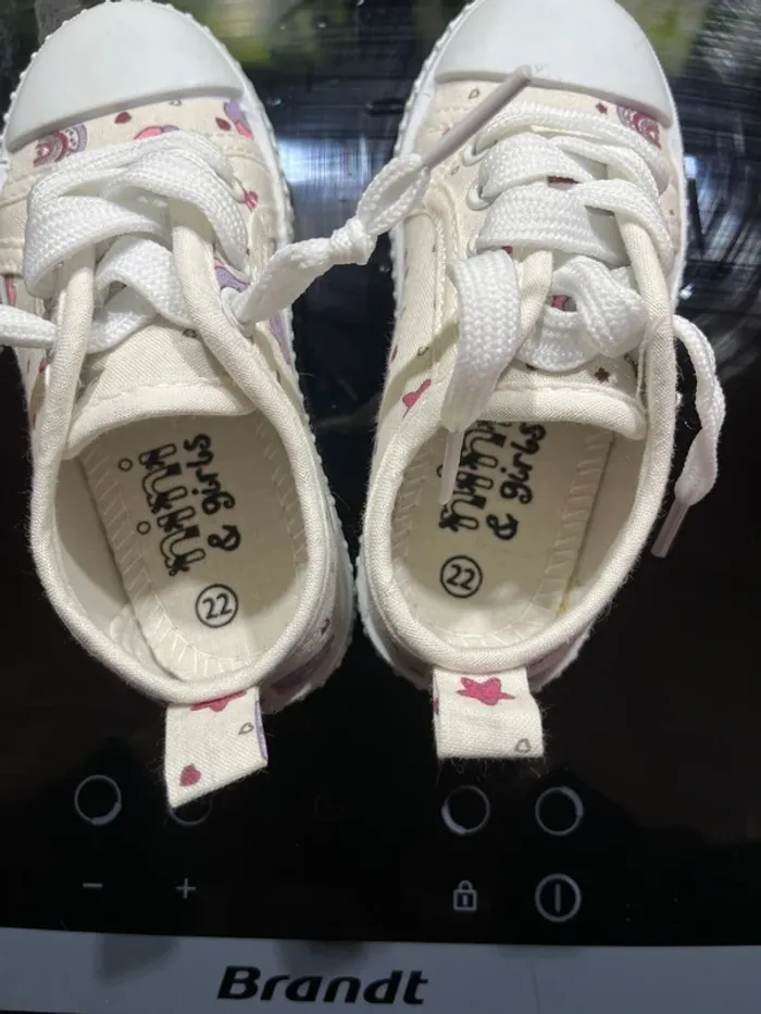 Chaussure fille taille 22 neuf - photo numéro 3