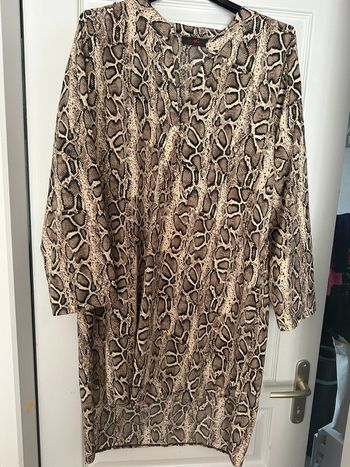 Tunique motif serpent