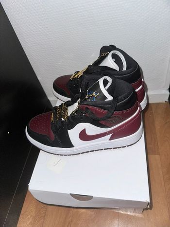 Jordan 1 mid