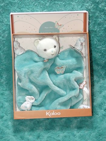Doudou plat ours vert ( turquoise) Kaloo plume papillon 🐻Neuf