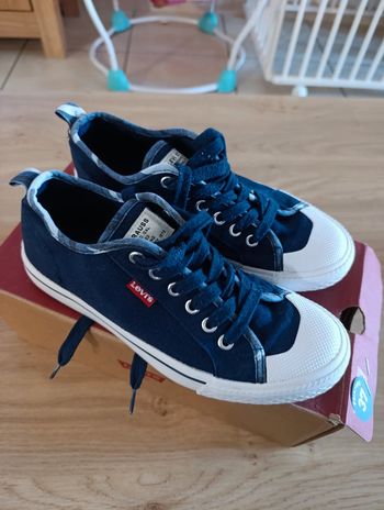 Levis T37