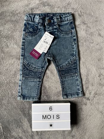 Jean 6 mois neuf