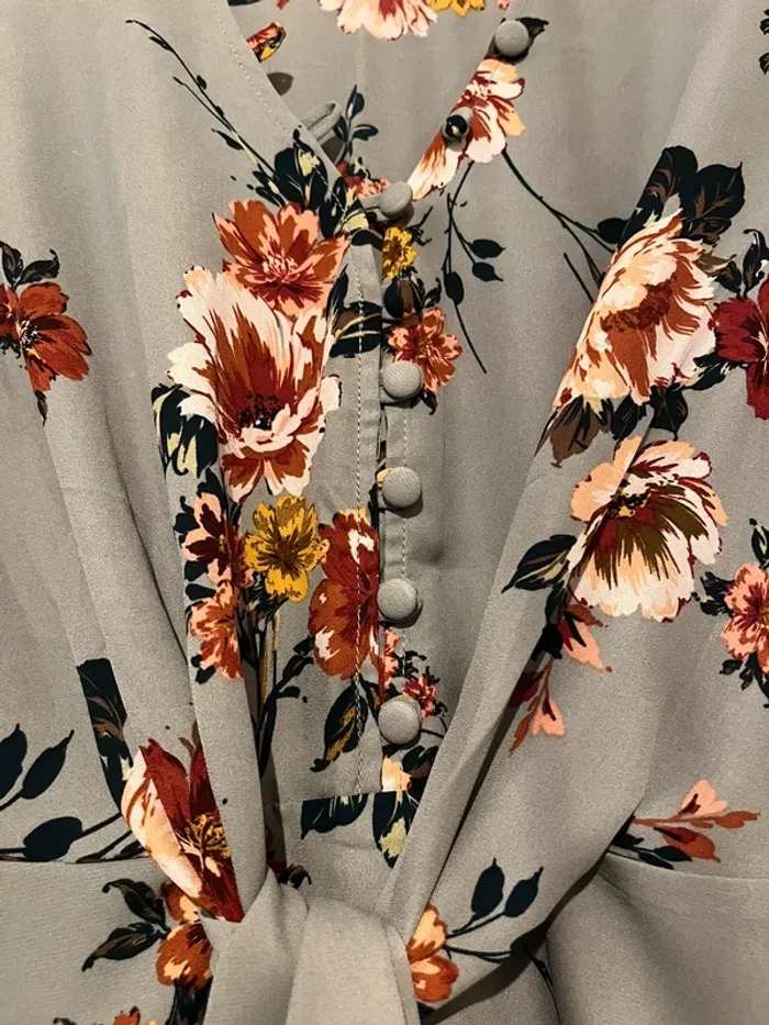 Chic & Romantique – Chemisier Fleuri avec Détail Nouable - photo numéro 4